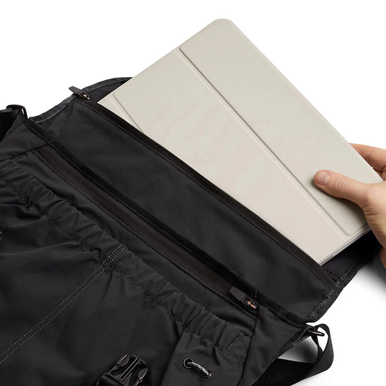 Cinch Messenger Bag 12L - Image 4