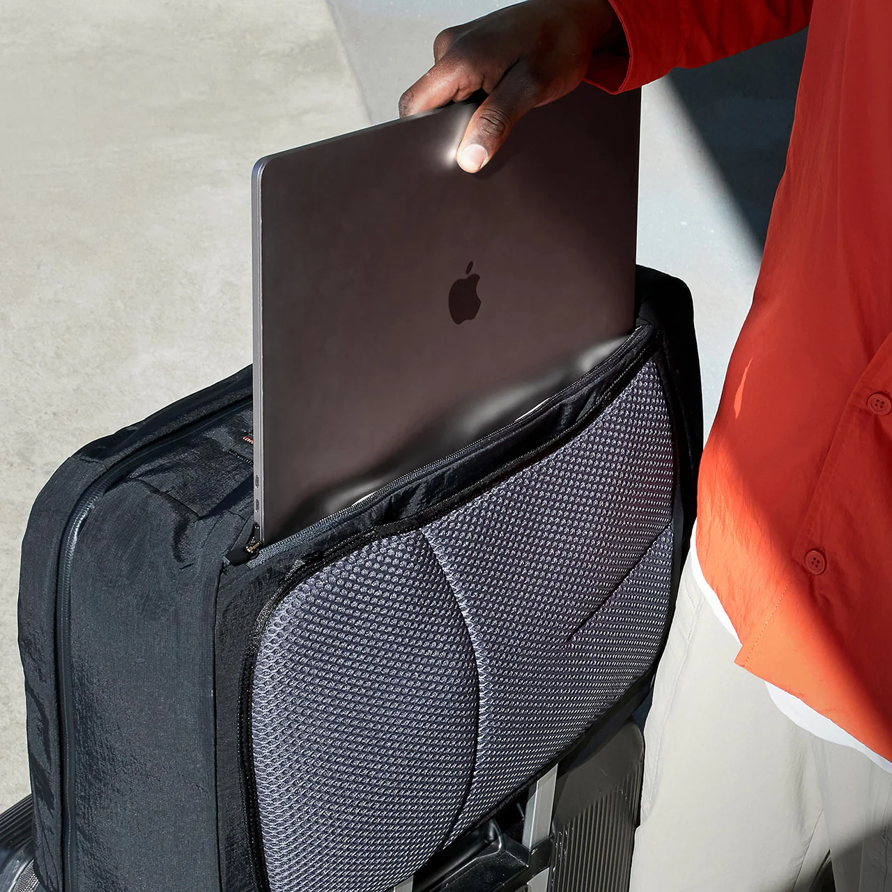 Lite Travel Pack 30L - Image 9